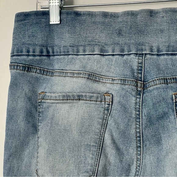 Gloria Vanderbilt High Rise Pull-On Blue Jeans Size 16 Light Wash Stretch Waist - Picture 6 of 7